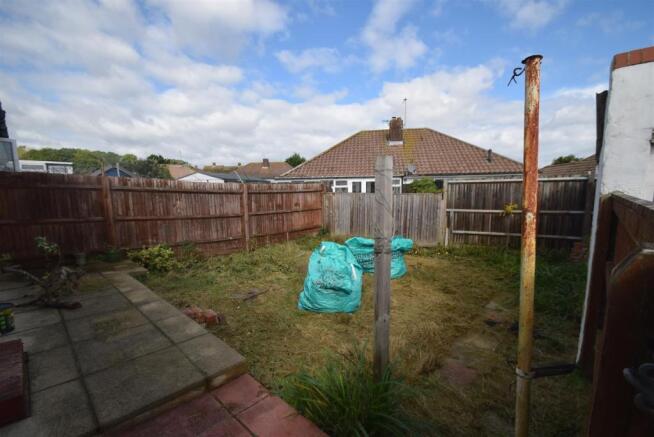 25 Farmlands Way  garden.JPG