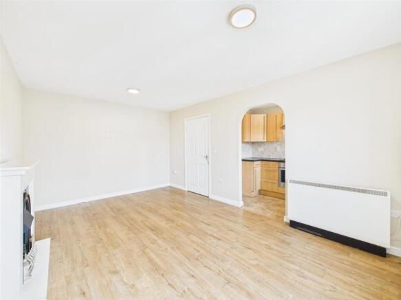 2 bed Flat for sale Image 4