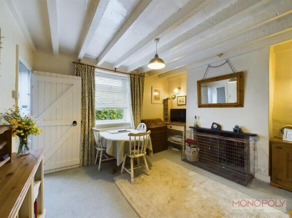 DINING /FAMILY ROOM