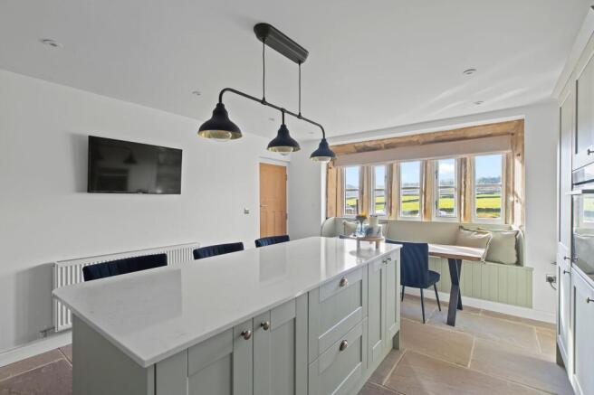 4 bed Semi-Detached for sale Image 7