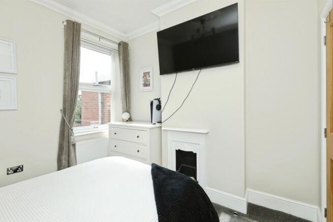 3 bed Terraced for sale Image 11