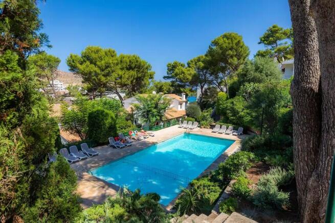 Pool and Exterior (2
