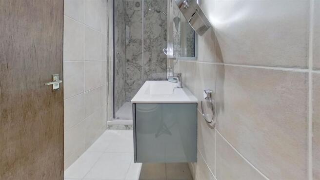 41-Victoria-Parade-Bathroom.jpg