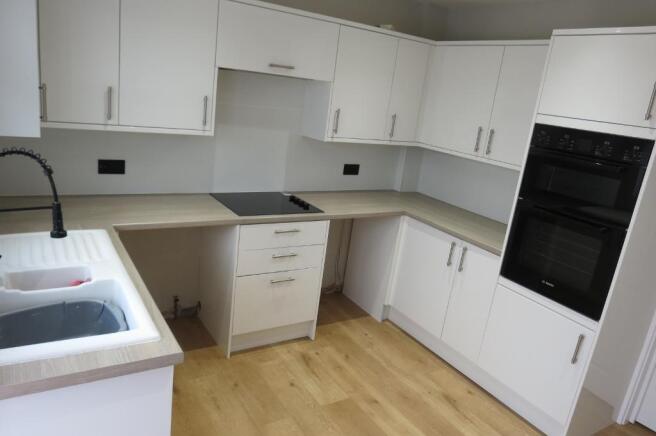 3 bed Semi-Detached to rent Image 5