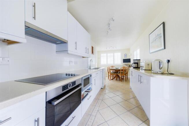 12 Brockenhurst Avenue-14.jpg