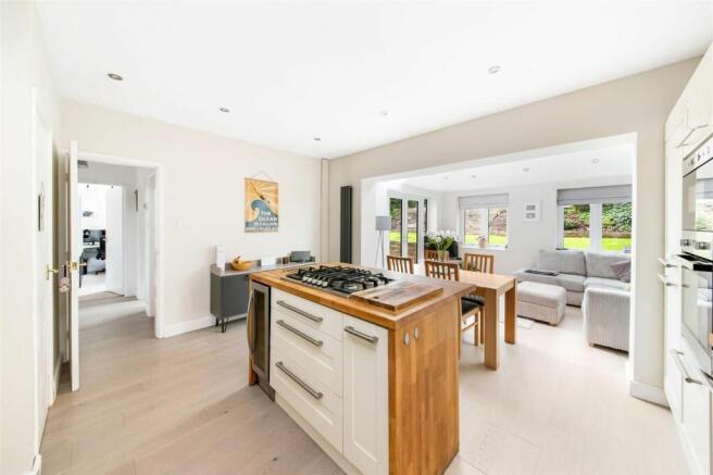 OPEN-PLAN DINING KITCHEN AND GARDEN ROOM