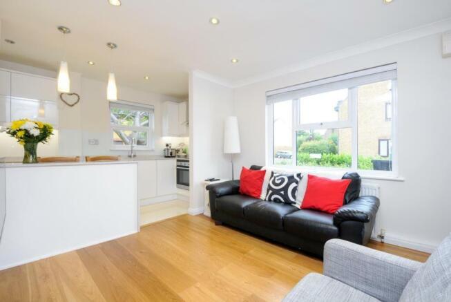 Hyacinth Close, Hampton, TW12 - View 2