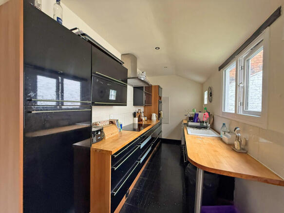 3 bed Terraced for sale Image 4