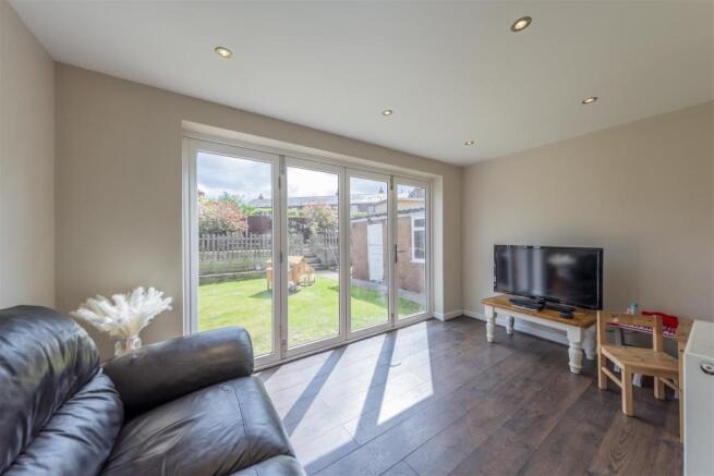 31 Lodge Drive-001.JPG
