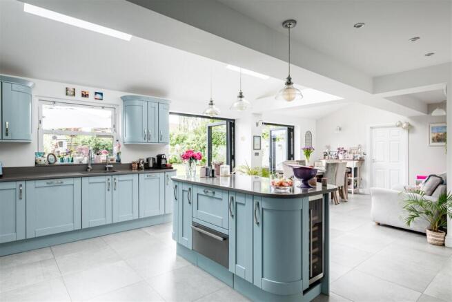Kingsbury Villa, Station Road-8.jpg