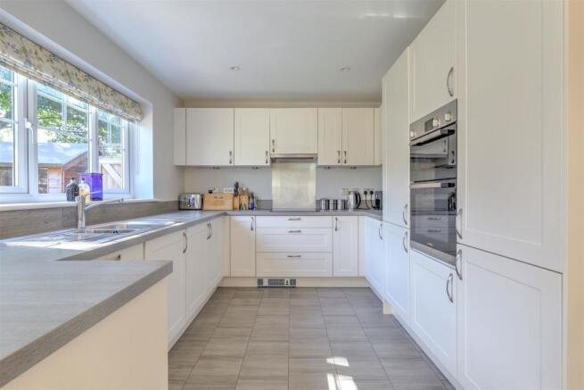 7. Kitchen.jpg