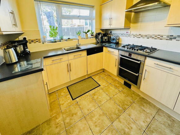 School Lane, Quedgeley, Gloucester, GL2 4UH photo 4