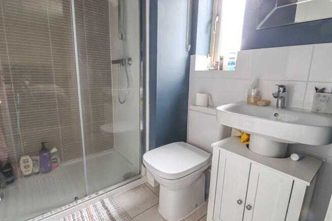 Ensuite to Bed 1