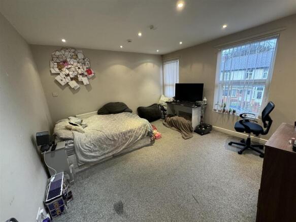 6 bed Terraced to rent Image 4
