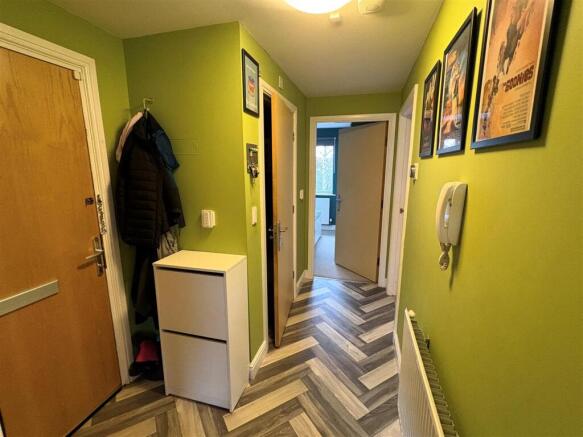 2 bed Apartment for sale Image 6