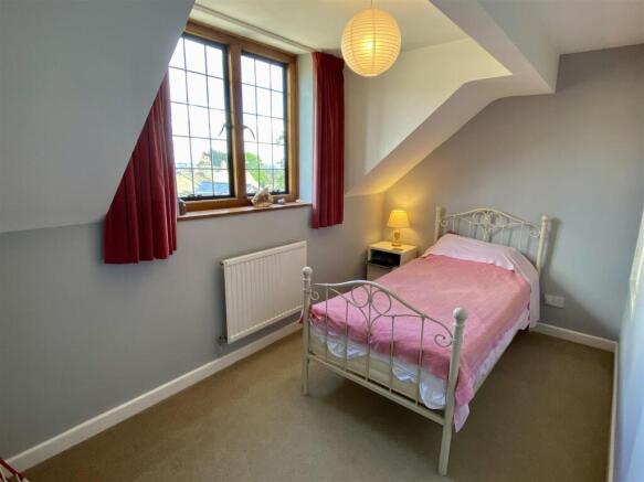 bedroom 2.JPG
