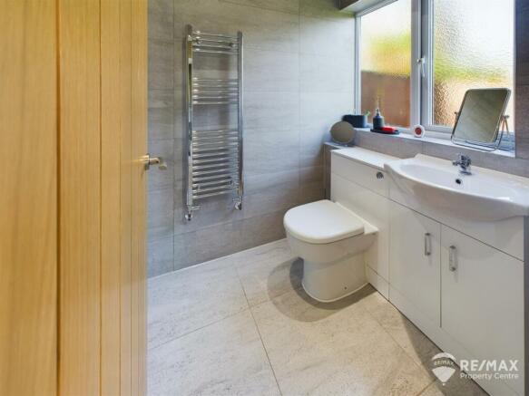 GF Shower Room (2).jpg