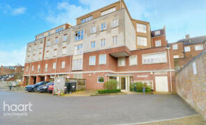 Flat 7, 44 Fretwell House, Chase Side, London N14 5BN