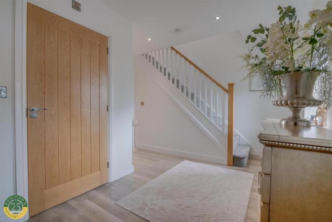 5 bed Detached for sale Image 5