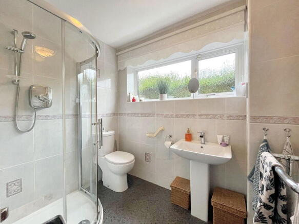 4 bed Detached for sale Image 11