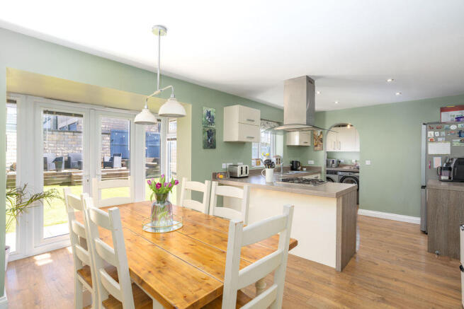 4 bed Detached for sale Image 6