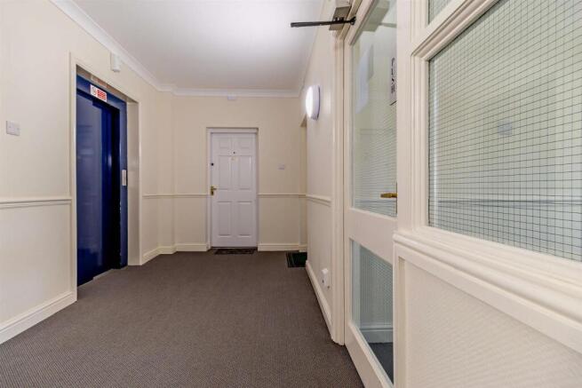 2 bed Apartment for sale Image 9