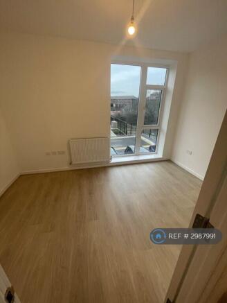3 bed Semi-Detached to rent Image 10