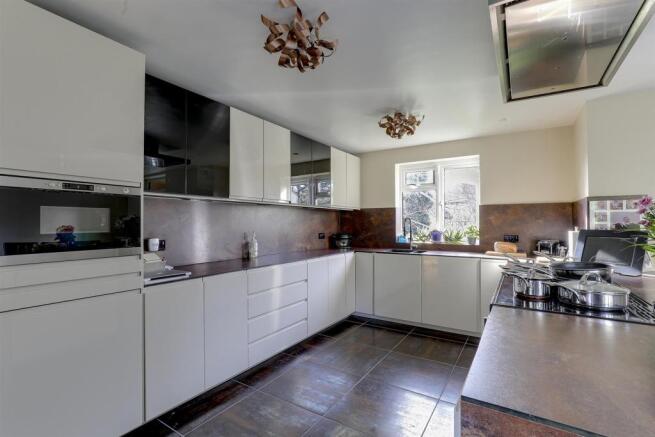 Kitchen1.jpg
