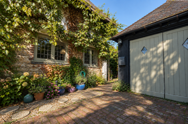Front of Property & Garage