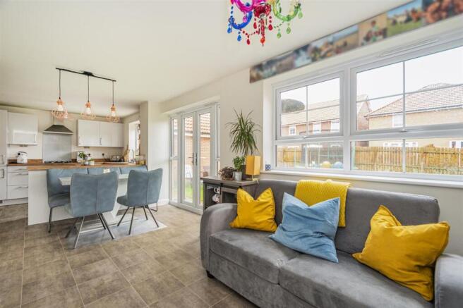 4 bed Detached for sale Image 9
