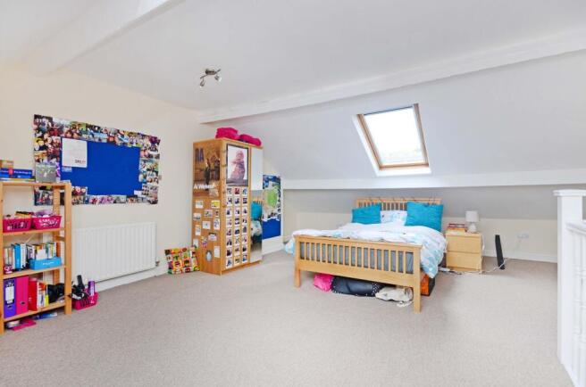 4 bed Terraced to rent Image 4
