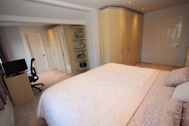 bedroom 8 .jpg