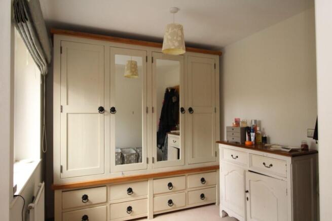 Dressing Room (Bed 5)