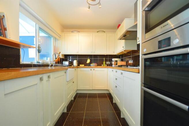 Kitchen1.jpg