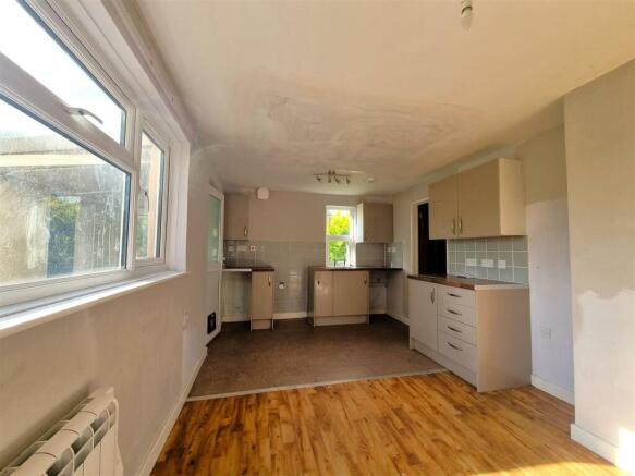 31 Westlands - Kitchen.jpg