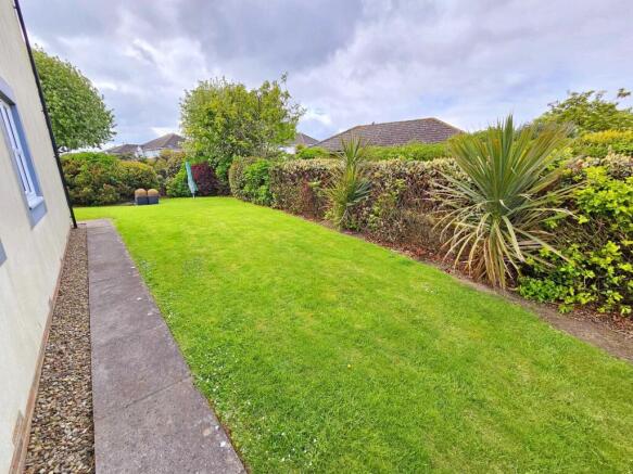 2 bed Flat for sale Image 12