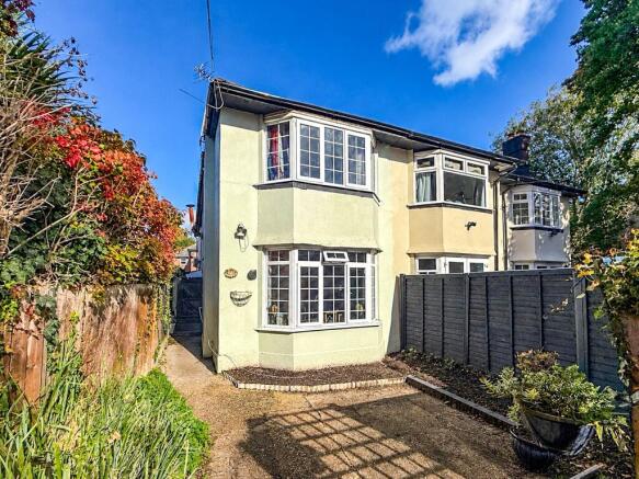 3-bed flat on 125A, Purewell, Christchurch, Dorset, BH23, £170,000