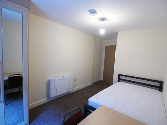 1 bed House Share to rent Image 4