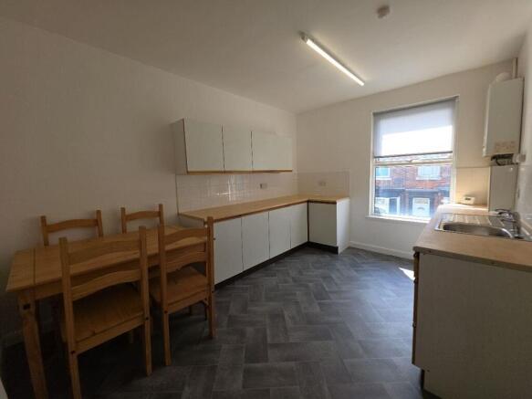 2 bed Flat to rent Image 10