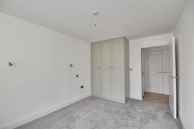 Bedroom / built in wadrobe