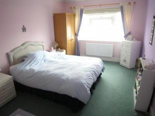 BEDROOM 1: