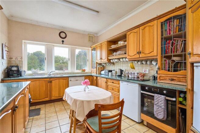 8 bed Detached for sale Image 7