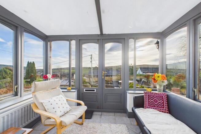 CAM04201G0-PR0128-STILL030