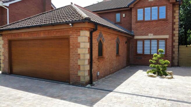 Lakeside Court For Sale