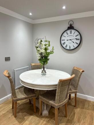 2 bed Apartment to rent Image 12