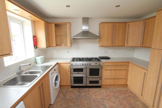 123MA 040 Kitchen 1(S).JPG