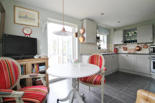 Kitchen/ Dining Room