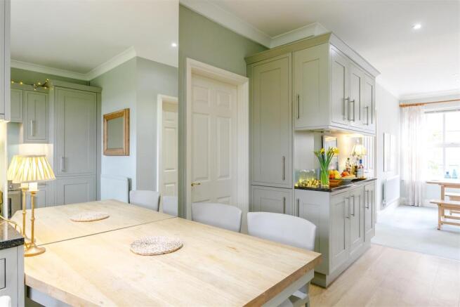 8376705-interior10.jpg