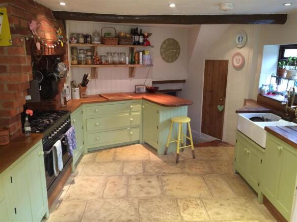 kitchen 2.JPG