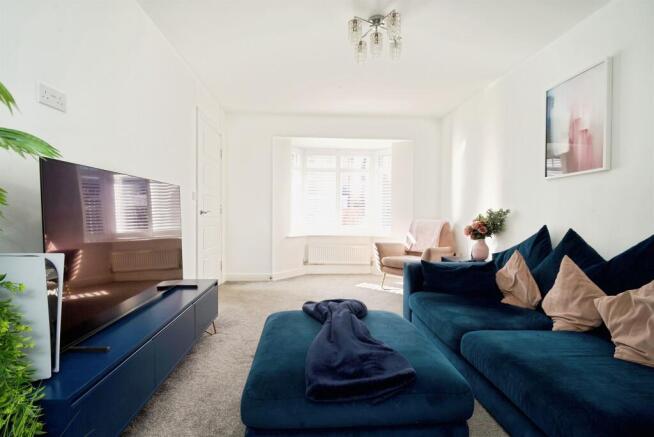 5 bed Detached for sale Image 7